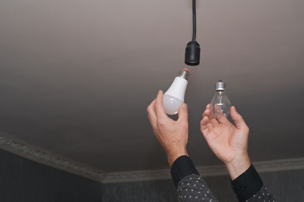 Cost of Light Bulbs Replacement in Lawton