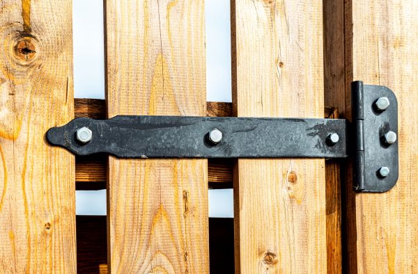 Gate Hinge Repair in Lawton