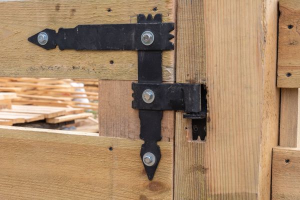 Gate Hinge Adjustment in Lawton
